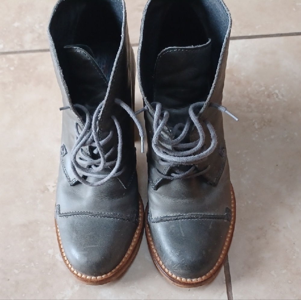 Charles David Grifter Ankle Boots